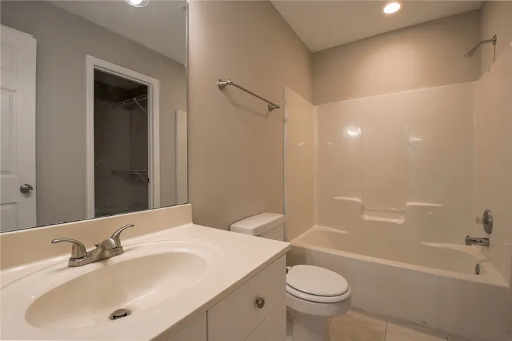 1477 N Donahue Drive 1706, Auburn, Alabama 36830
