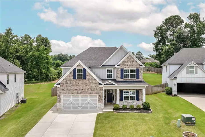 Welcome home to this beauty located in Auburn Al!
