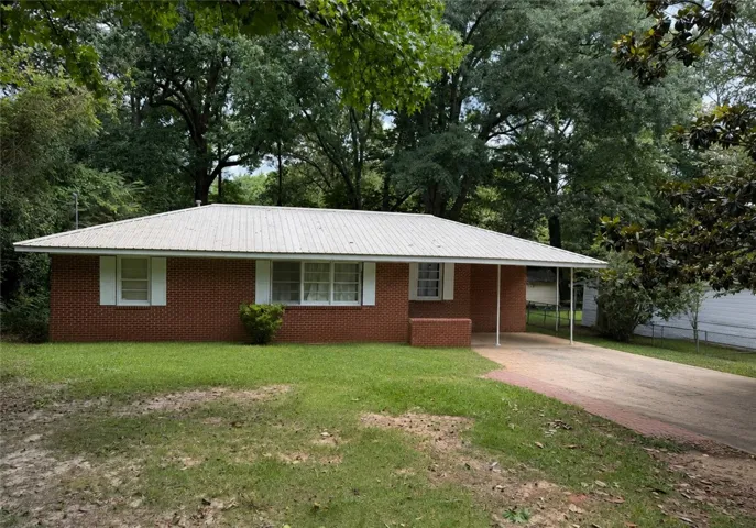 This image has been virtually altered only to remove the tenant's personally belongings from the picture.