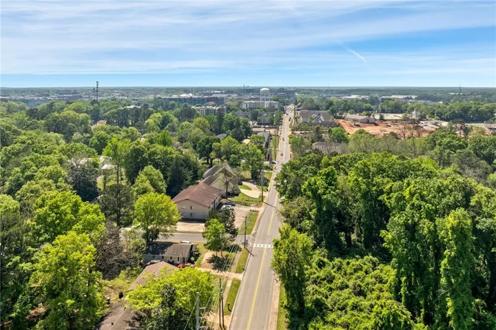 Less than 1 mile from Jordan-Hare Stadium!