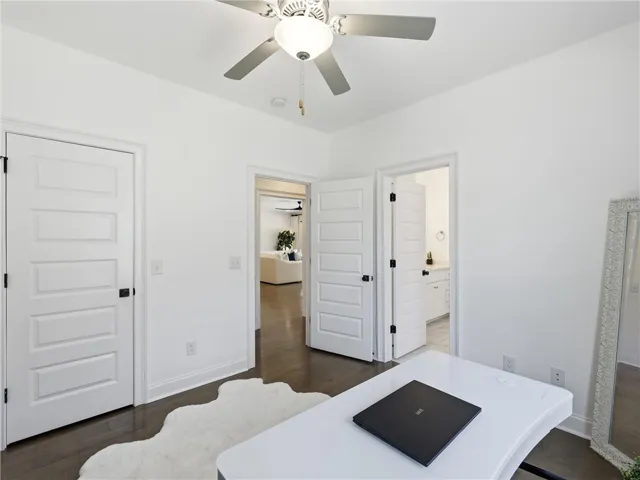 An inviting office space with a contemporary aesthetic and rich hardwood flooring, ready for productivity.