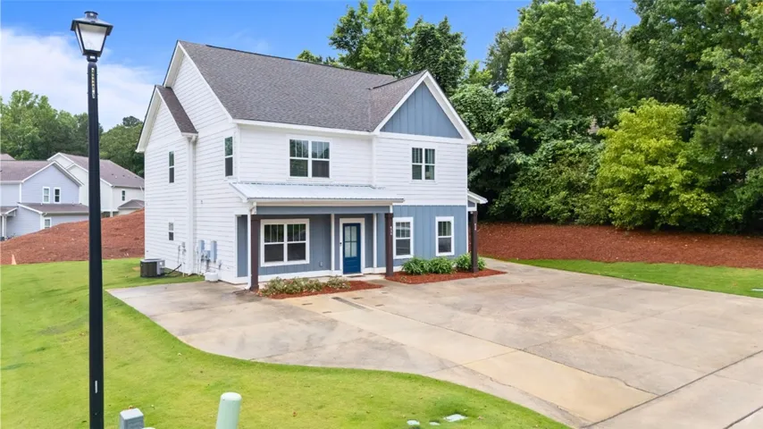 ample driveway space