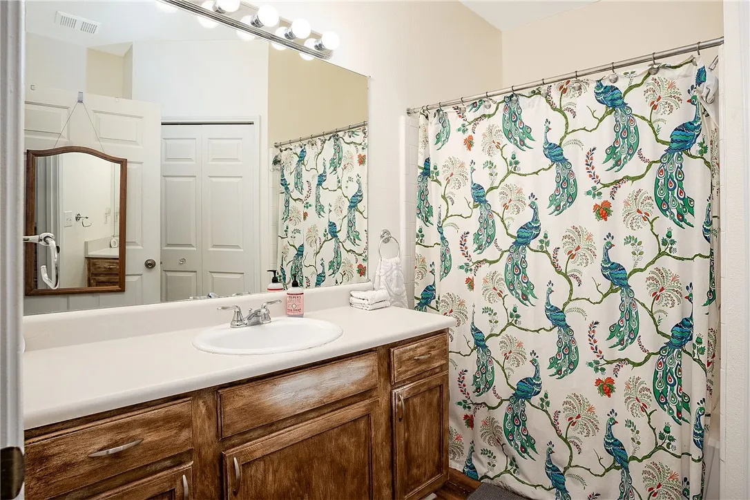 Full bathroom adjacent to primary bedroom.