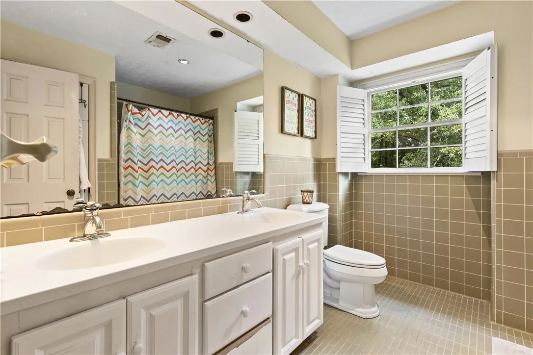 upstairs hall bath