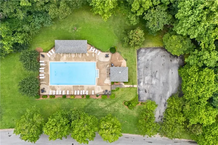neighborhood pool on Summertrees