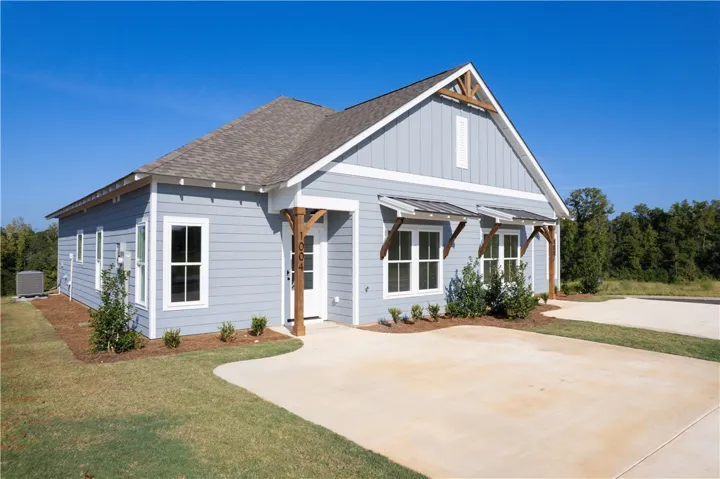 1004 Twin Lane, Valley, Alabama 36854