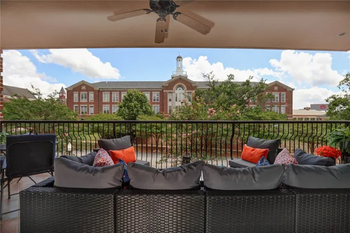 234 W Magnolia Avenue 203, Auburn, Alabama 36830