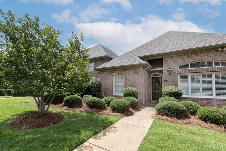1752 Brookview Court, Auburn, Alabama 36830