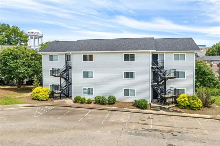 A well-maintained three-story building offers convenient outdoor access with ample parking space.