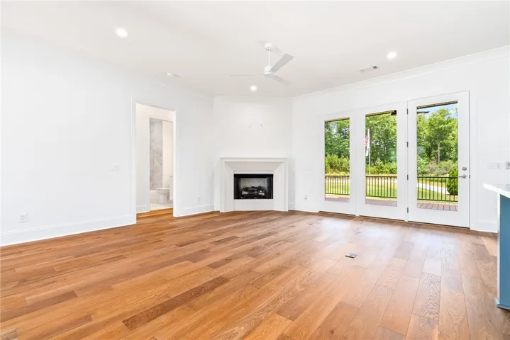 Photos of a previously built Aspen floorplan.