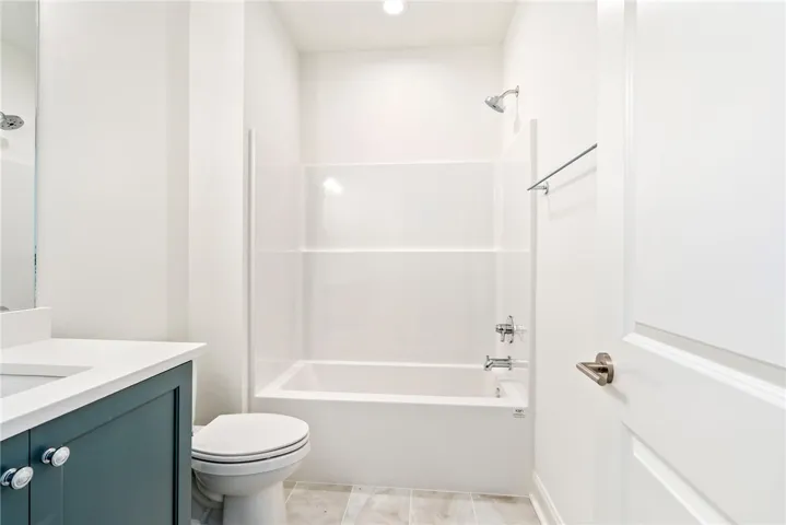 Photos of a previously built Aspen floorplan.