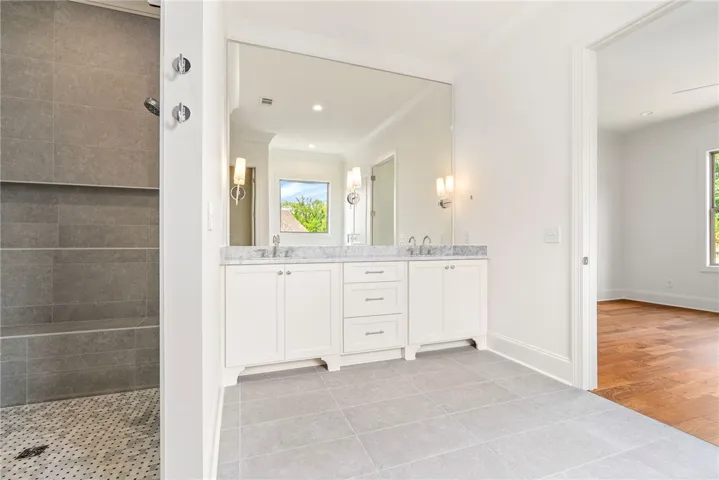Photos of a previously built Aspen floorplan.