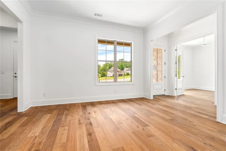 Photos of a previously built Aspen floorplan.