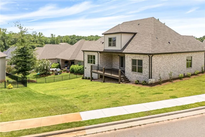 Photos of a previously built Aspen floorplan.