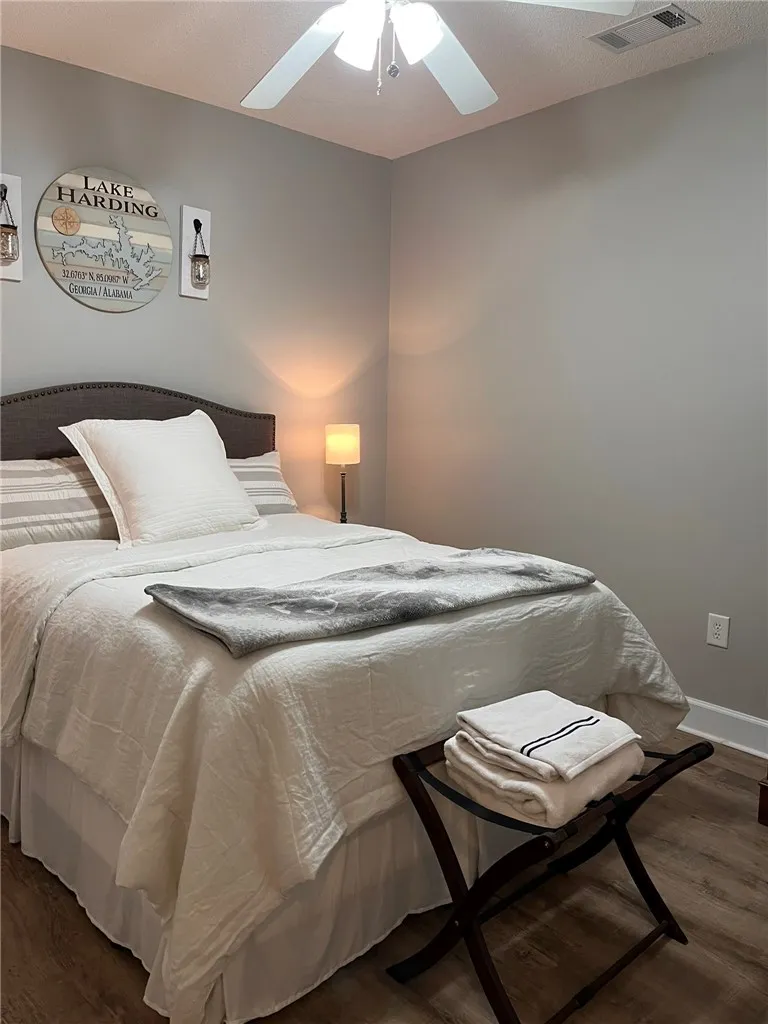 Relax in this well-appointed room featuring practical flooring and overhead lighting.