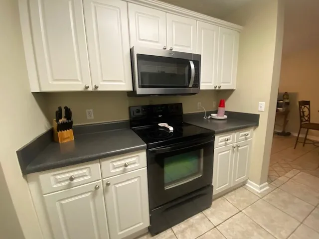 A well-appointed kitchen showcasing ample cabinetry and modern cooking appliances.