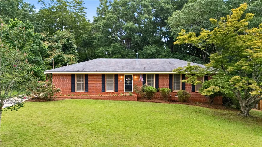 1409 Dunwall Court, Opelika, Alabama 36801