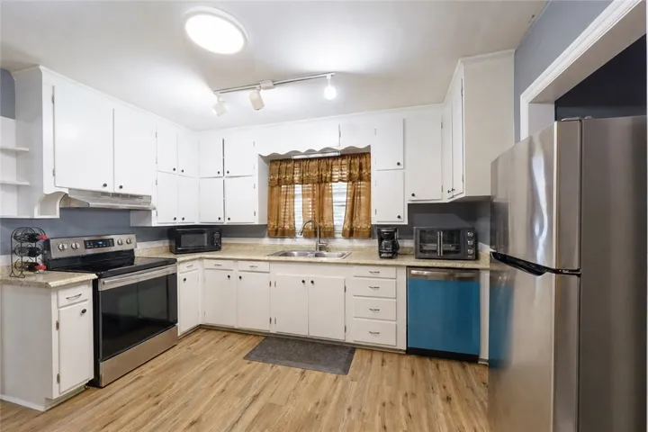507 S 11th Avenue, Lanett, Alabama 36863