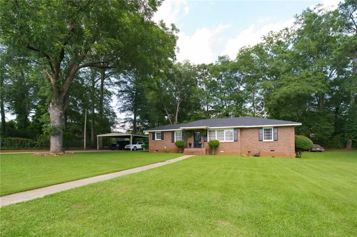 507 S 11th Avenue, Lanett, Alabama 36863