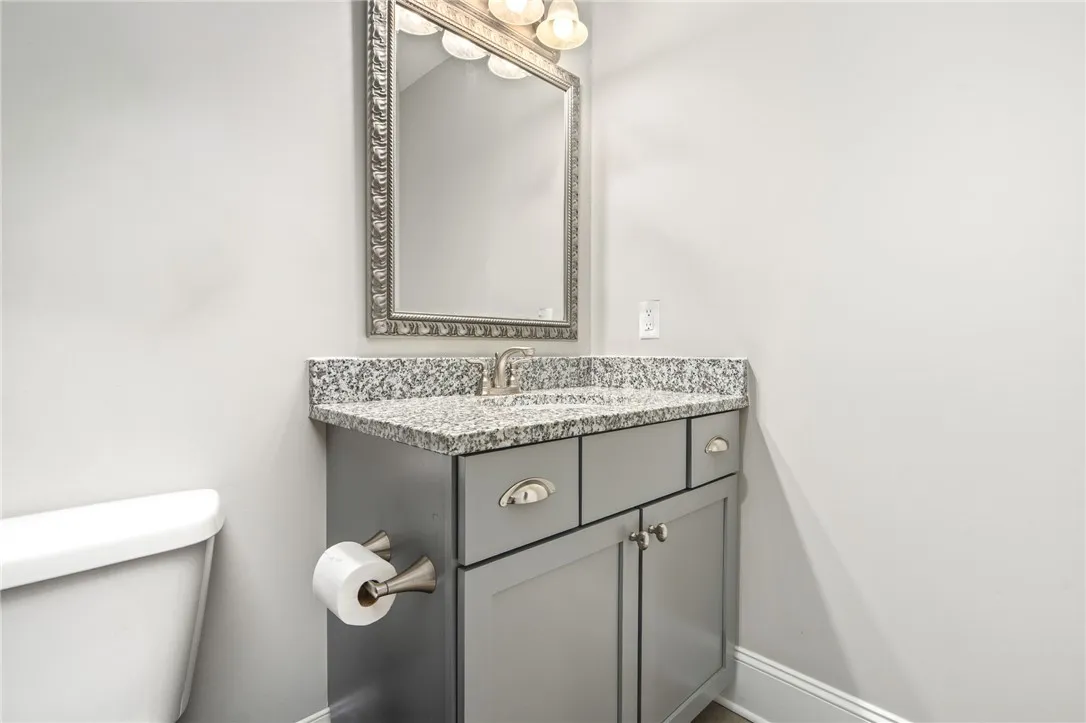 Full bathroom 4 upstairs