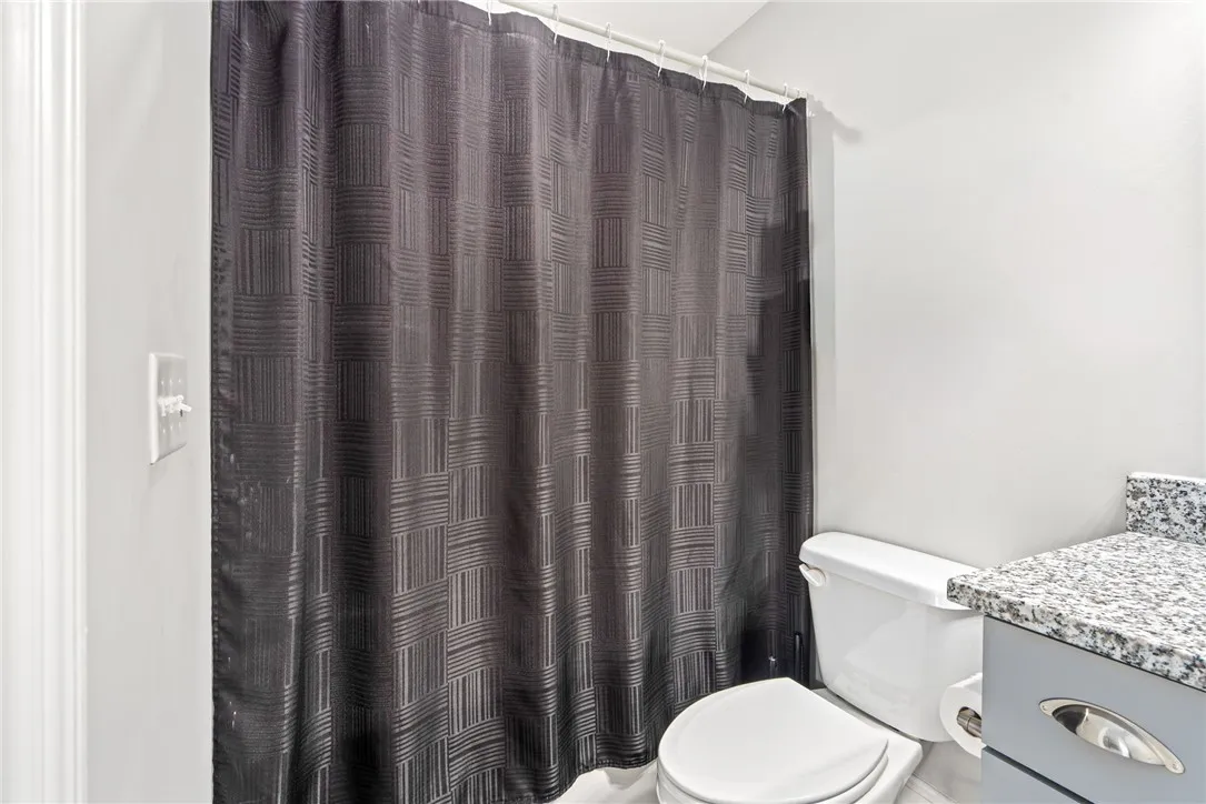 Full bathroom 4 upstairs