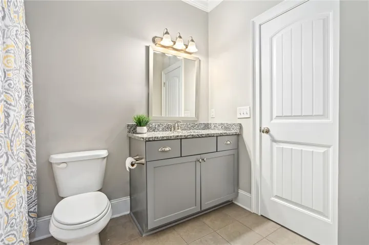 Full bathroom 3