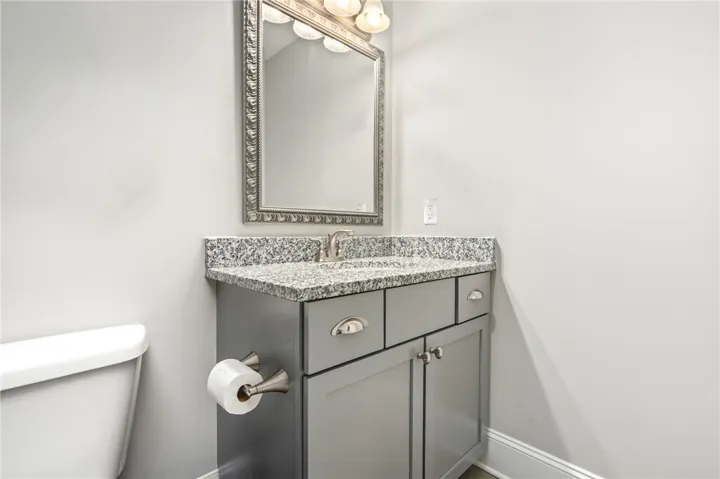 Full bathroom 4 upstairs