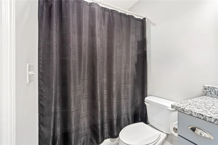Full bathroom 4 upstairs