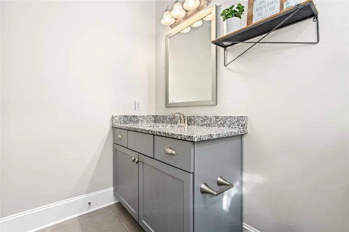 Full bathroom 2