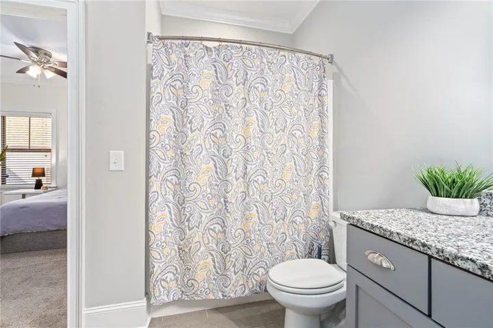 Full bathroom 3