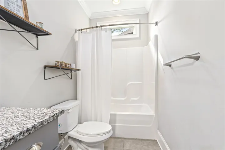 Full bathroom 2