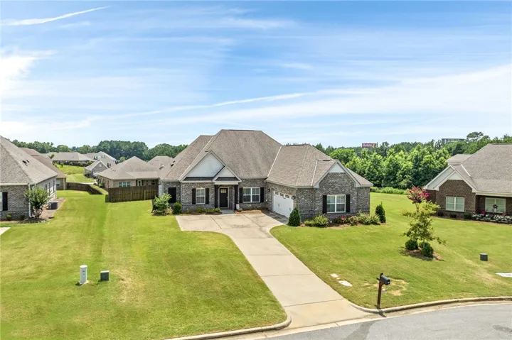 662 High Field Court, Opelika, Alabama 36804