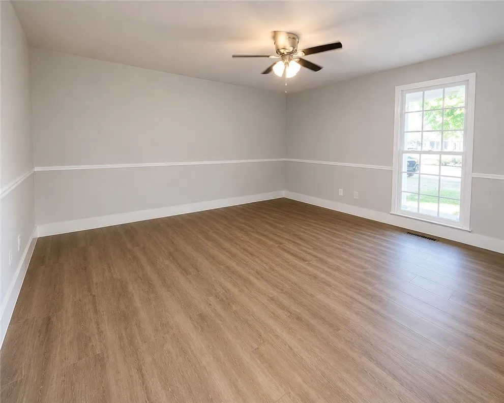 2nd bedroom with closet