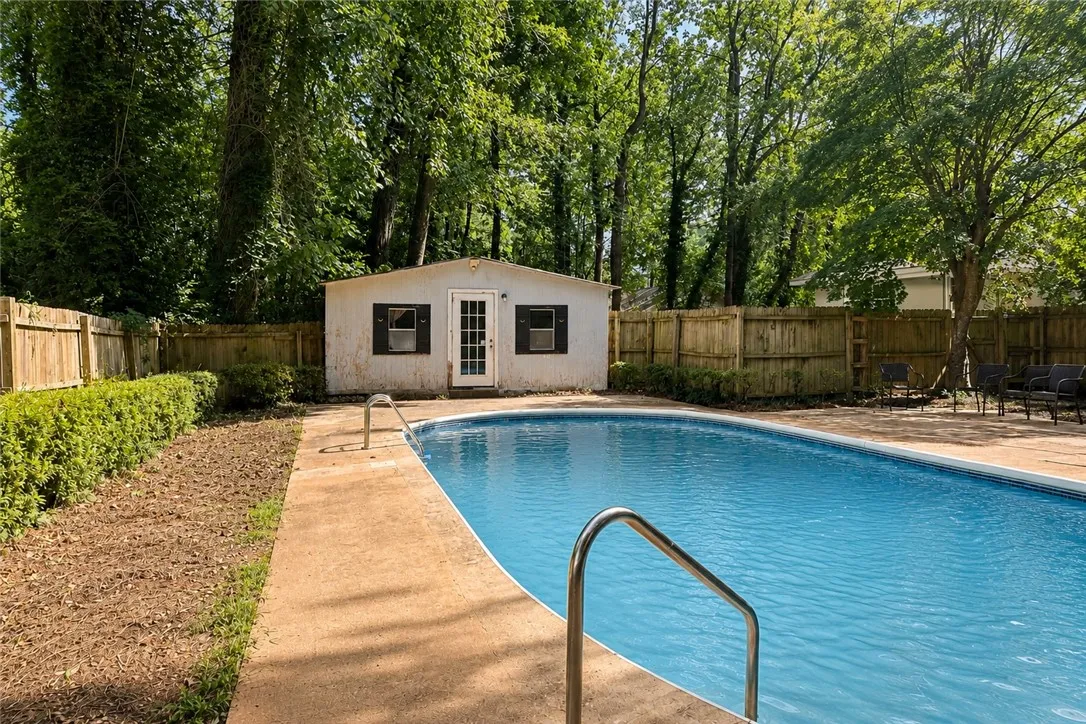 Pool house