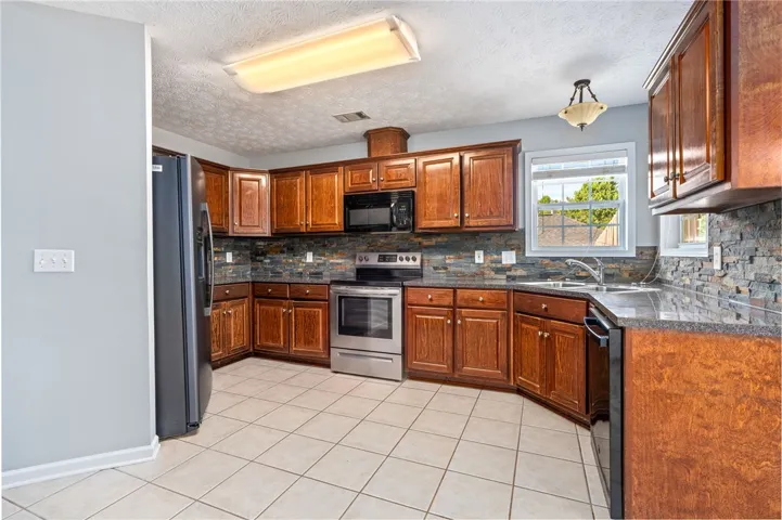 3604 Village Court, Opelika, Alabama 36801