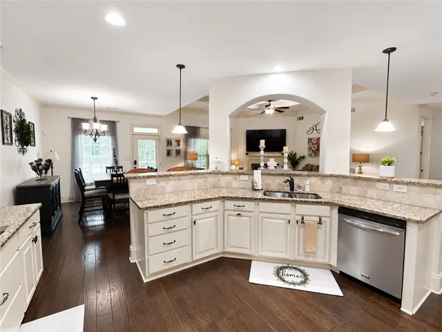 1295 Shadowwood Lane, Auburn, Alabama 36879
