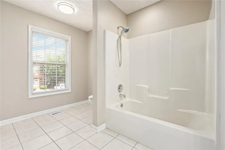 1477 N Donahue Drive 205, Auburn, Alabama 36830