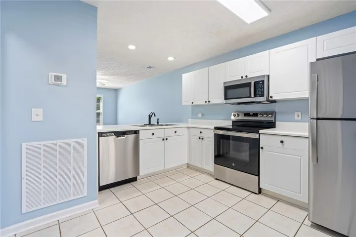1477 N Donahue Drive 205, Auburn, Alabama 36830