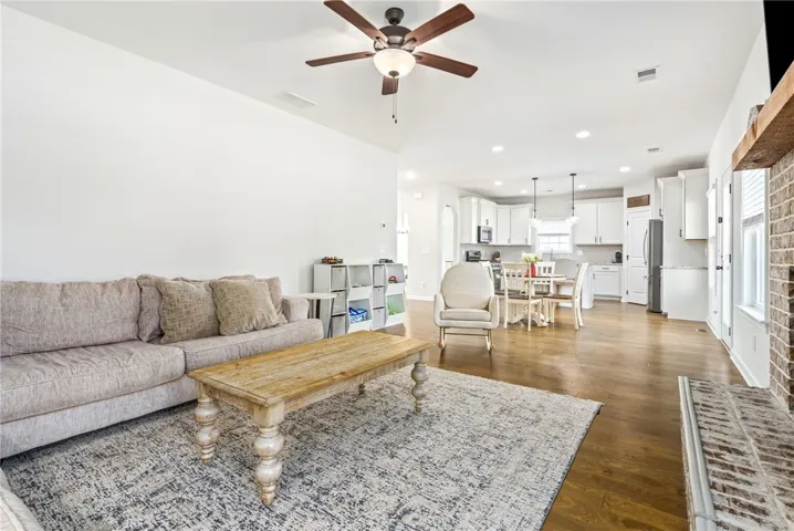 Open concept living & kitchen area