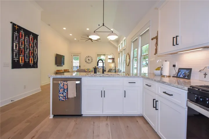 A well-appointed kitchen island offers a perfect blend of style and utility for culinary pursuits.