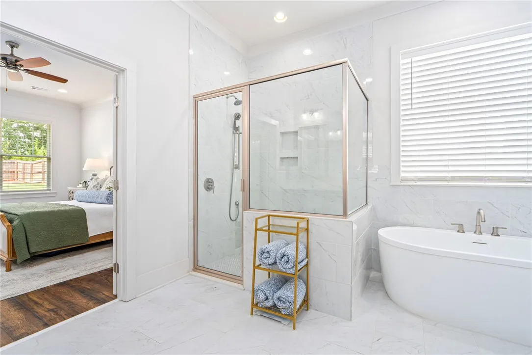 Primary glass shower