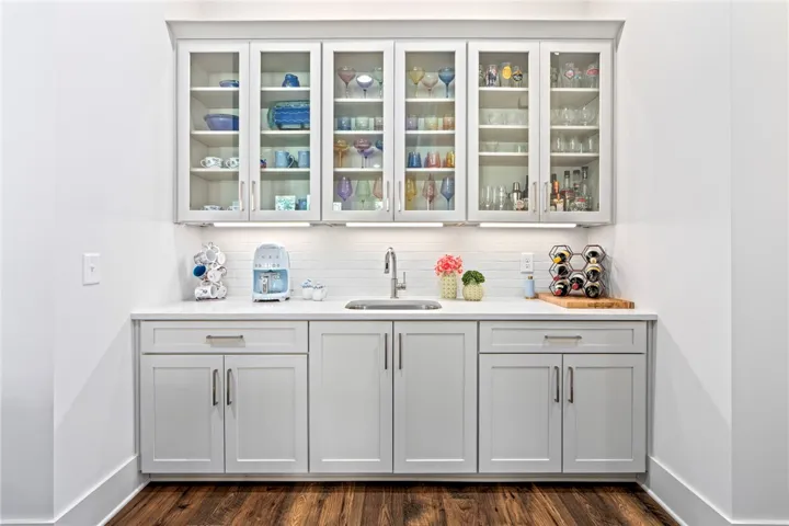 Wet bar