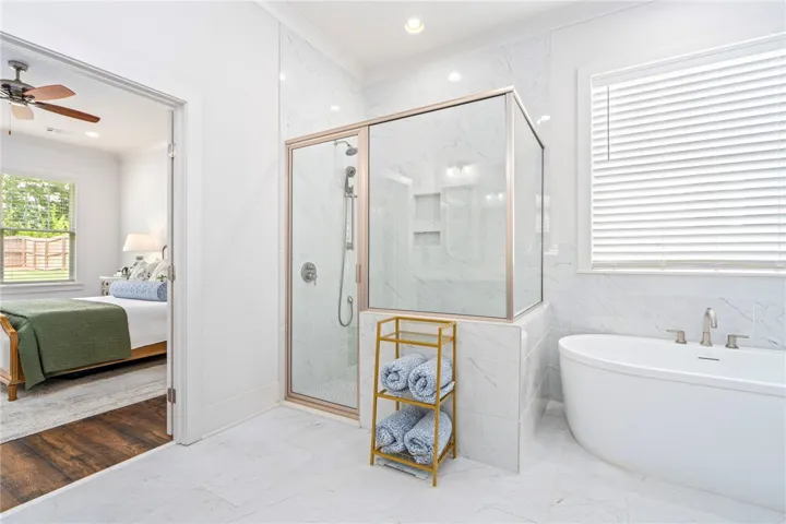 Primary glass shower