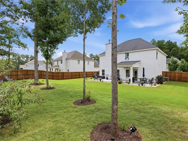A well-maintained lawn and private yard create a peaceful outdoor oasis for leisure.