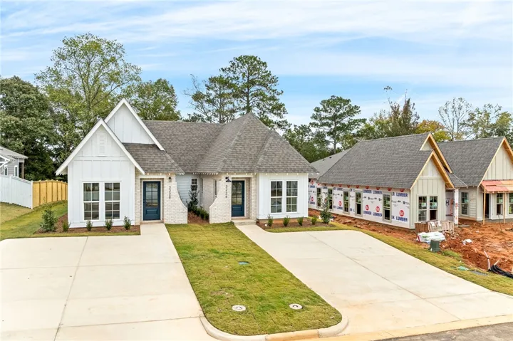 Close this FALL on a 2bed 2bath Duette in Northgate! 
Example of a completed Duette 3 Plan
