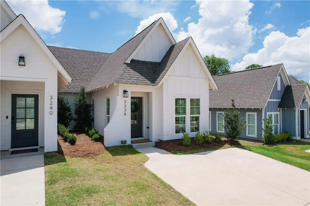 Charming duplex, conveniently located on N. College