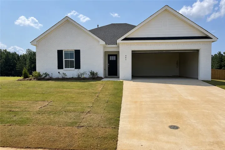 This is the front of the house back in 2023, will upload professional pictures on Wednesday.
