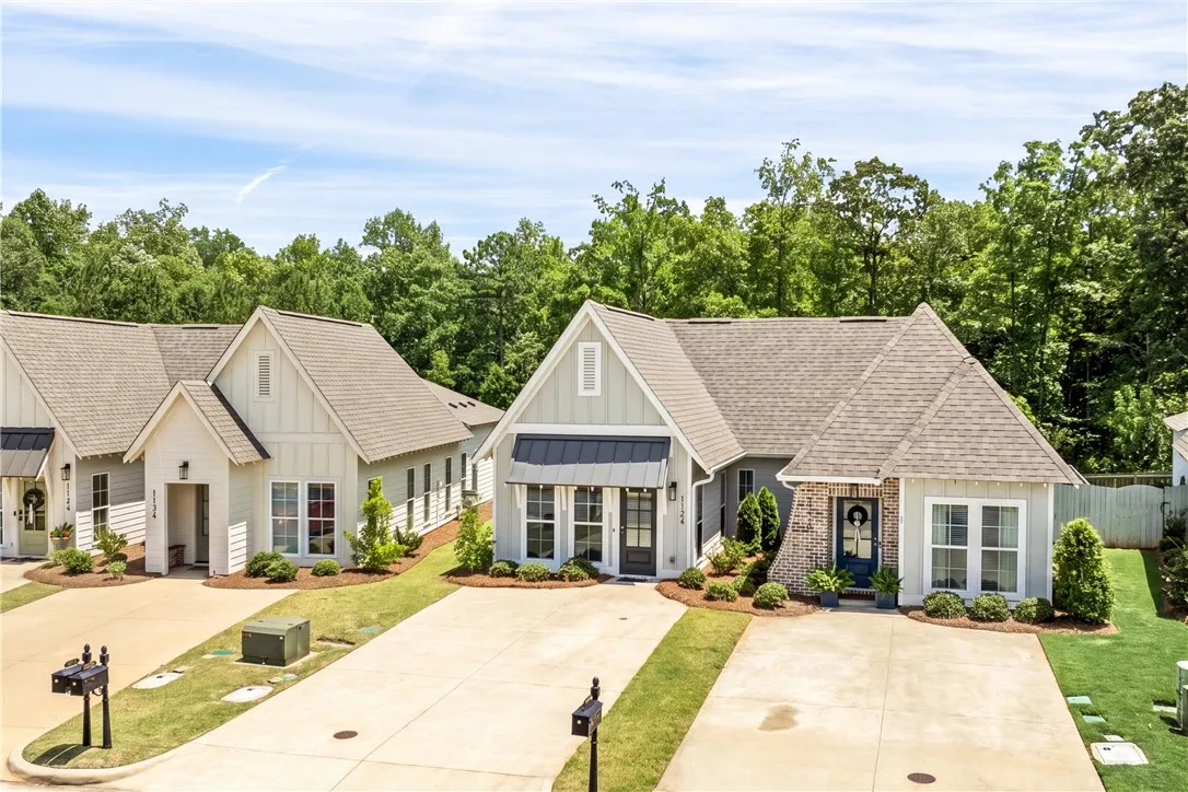 1132 Burrow Circle
