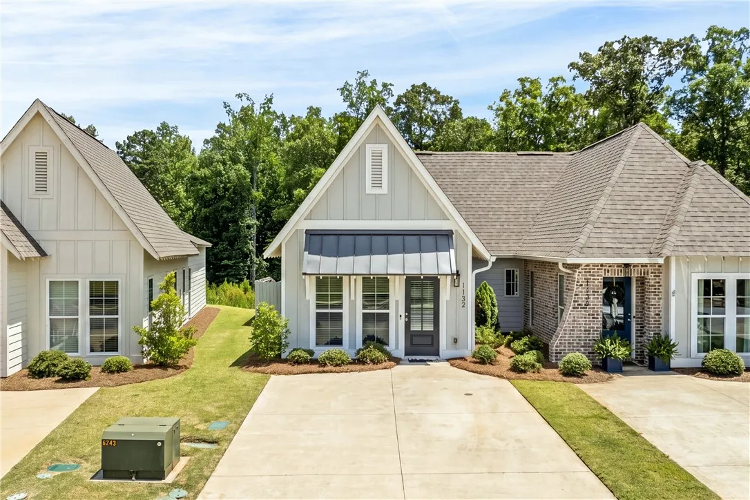 1132 Burrow Circle