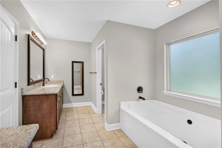 2113 Rockledge Circle, Opelika, Alabama 36801